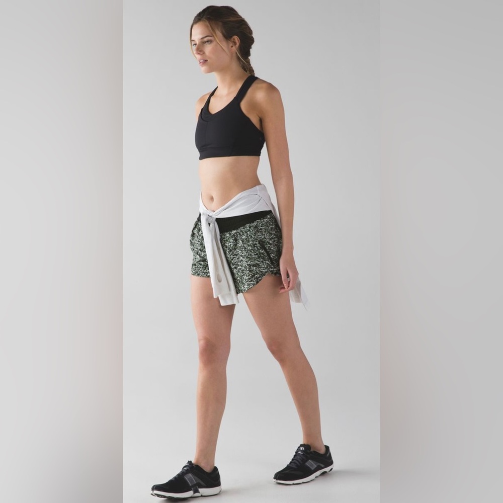 Lululemon Tracker Short IV in Mini Ripple Desert Olive Fatigue Green